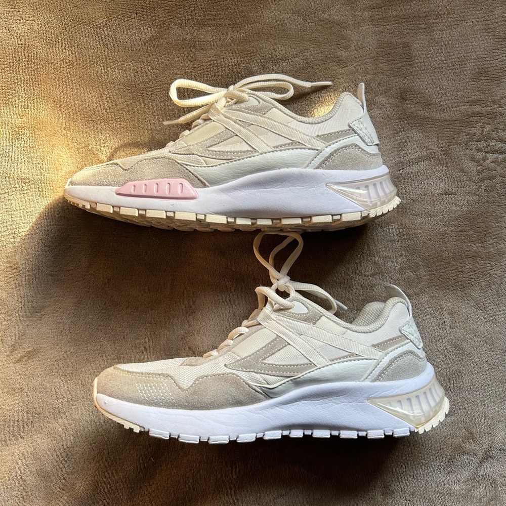 Fila - Picture 2 of 7